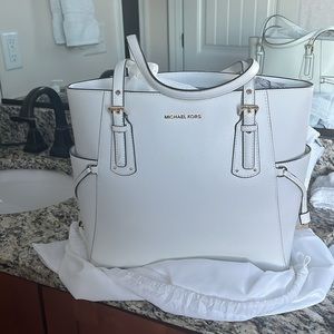 Michael Kors Voyager Tote